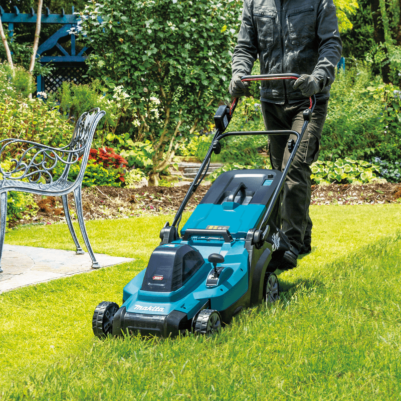 Makita AKÜLÜ ÇİM BİÇME 40V LM004GZ