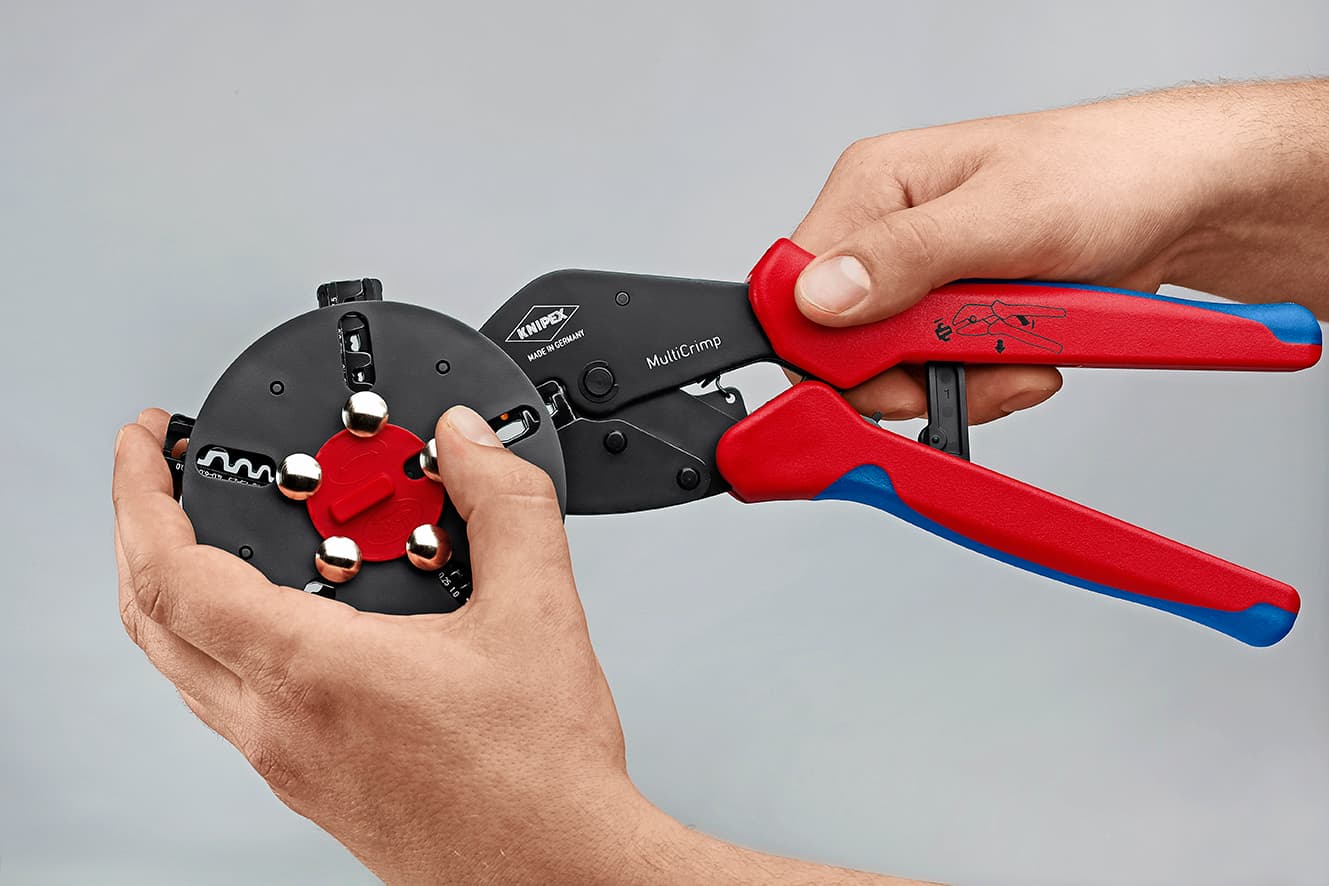 Knipex ÇOK FONKSİYONEL PAPUÇ VE YÜKSÜK SIKMA 250 mm KNI973302