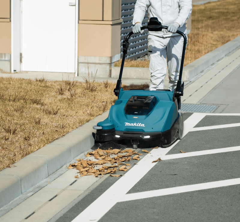 Makita Akülü Süpürme Aracı VS001GZ